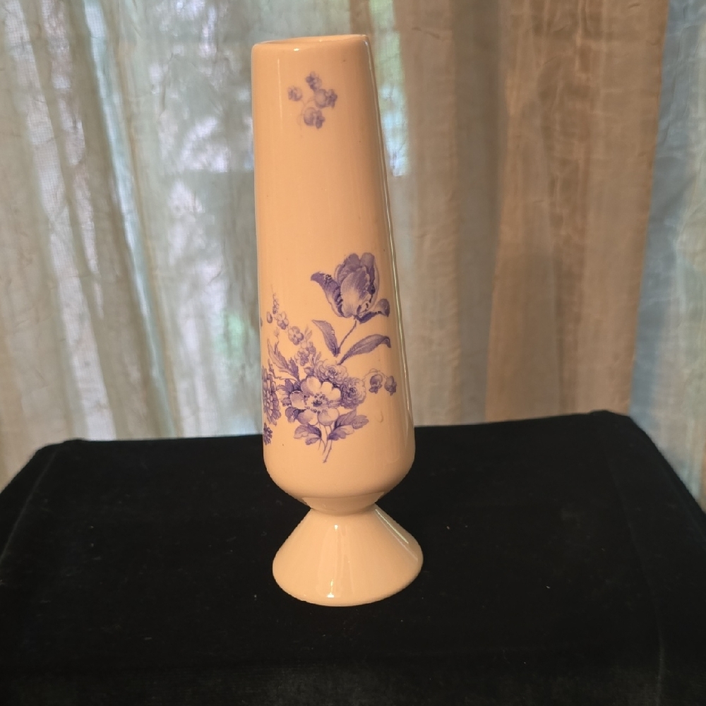 Thin vase blue rose on front Vintage Mid 1980s 6‎ Inches Tall